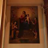 ...dall�altra la Madonna con il Bambino Ges� e due angeli. Entrambe queste tele sono del pittore barese Nicola Zito